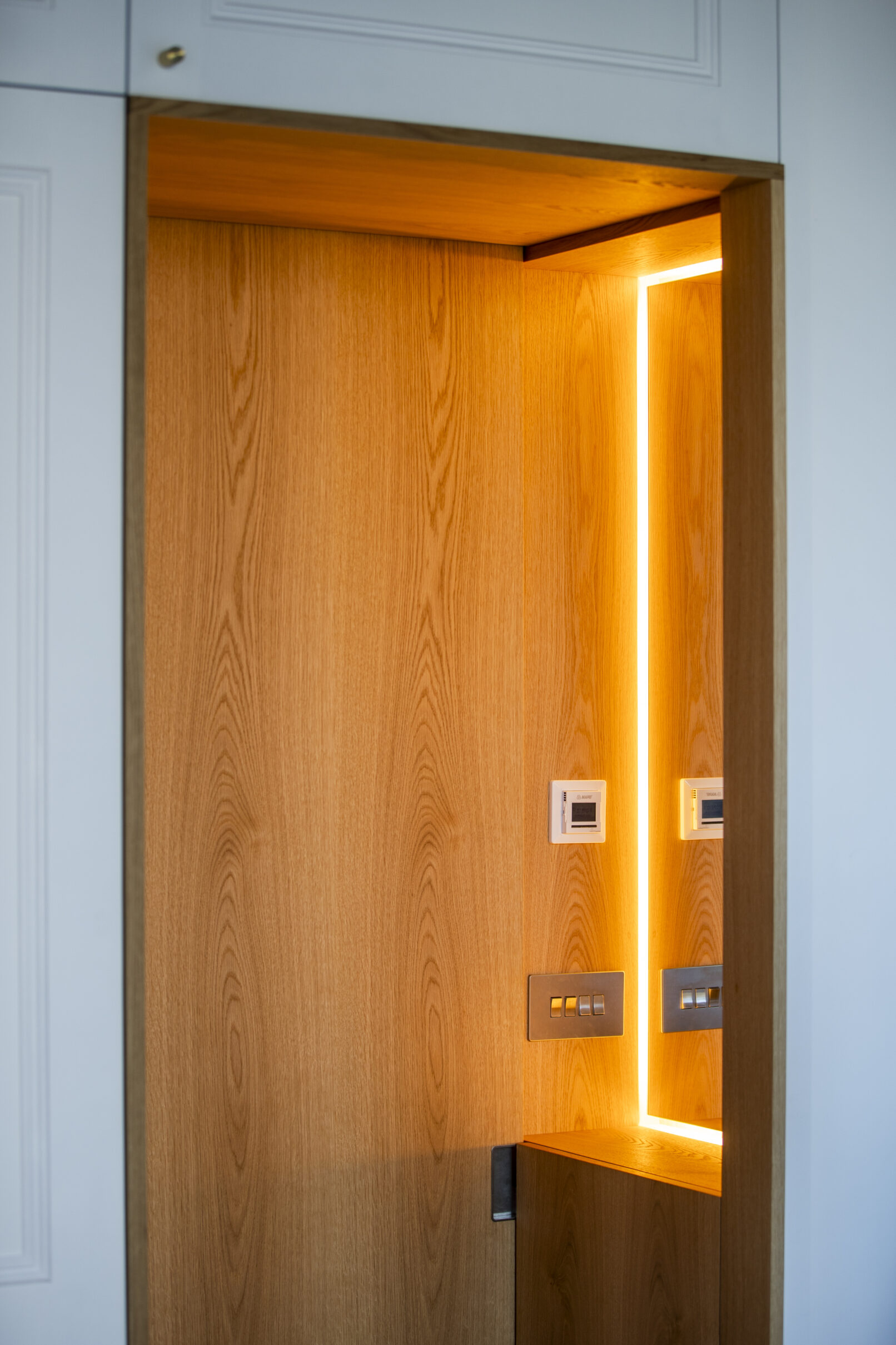 Alteration of a New Town Edinburgh apartment. A new contemporary kitchen is open plan to living room. Calum Duncan Architects Edinburgh. Energy improvements using low carbon low toxicity natural materials.